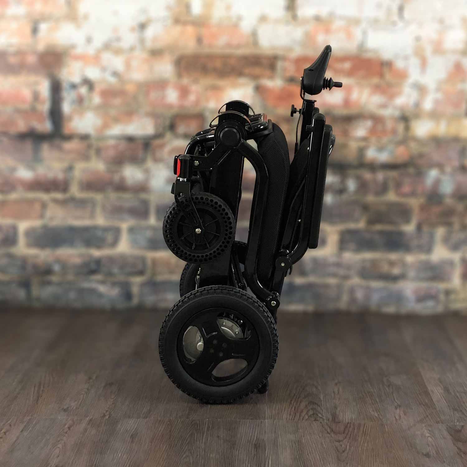 FOLD & GO MagSHOCK™ Wheelchair® (Black)